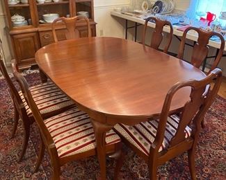 Cherry Queen Anne style table & 6 Chairs w/leaves & pads