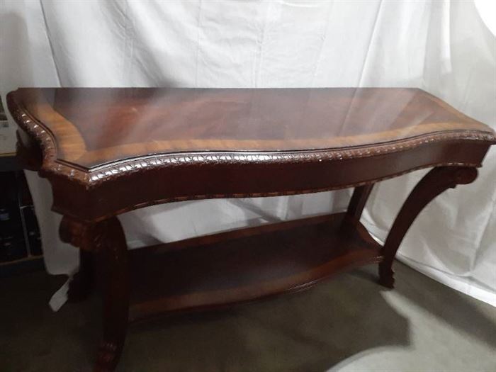 Mahogany curbed front entry or sofa table. 30 x 59 x 18