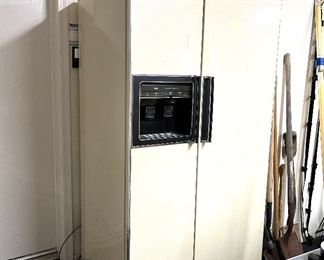 RCA brand 23.6 cu. ft. MSX240