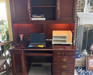 Vintage desk, rugs