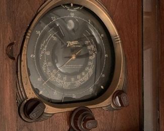 Zenith shutter dial radio with electric tuning