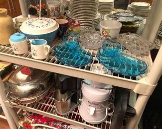 Mid century dish ware, juicers, roasting pans 