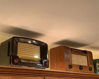 Gorgeous vintage General Electric bakelite radio