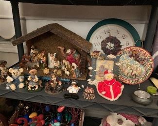 Vintage manger, Christmas clock