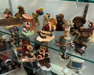 Boyd’s bear figurines 