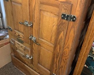 Gorgeous oak ice box 