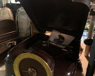 Fantastic bakelite zenith record player radio 