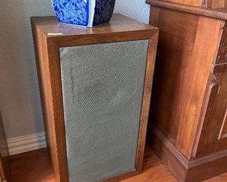 AR3 speakers