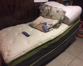Easy Rest - Platinum, Ultra plush lift mattress with massage. Twin size.  Like new condition. 