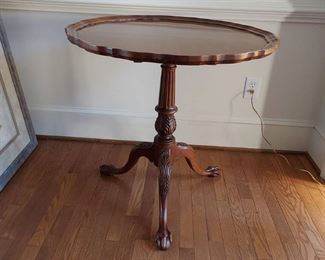 Stunning Charleston 1785 Pie Crust Table with Ball and Claw Feet