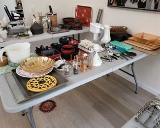Many kitchen items