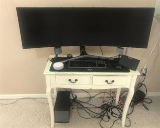 Curved monitor 