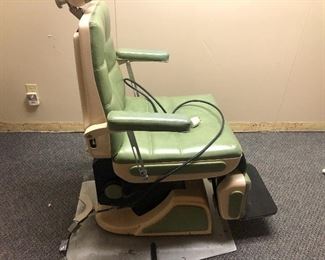 Located at my place 777 Cronin Ave off Sarno
1960’s adjustable power dental chair
It raises up and down and completely lays flat ( heavy) $350