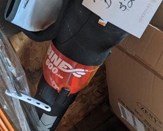 $20  Leaf blower
