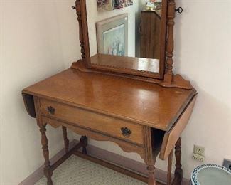 Early American dressing table