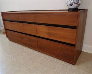 $1000.00 - MCM Esprit Merton L Gershun for Dillingham Dresser  in excellent condition - 72" W x 18.5" D x 30" H - Complete Bedroom Set for $2,100.00 