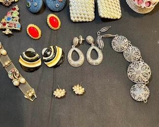 Vintage Earrings Brooches