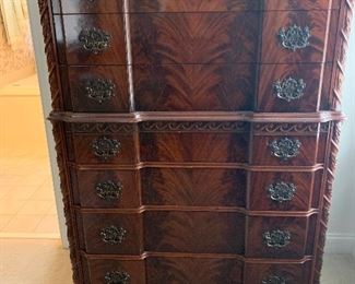 Matching Flame Mahagony Antique/Vintage Chest of Drawers