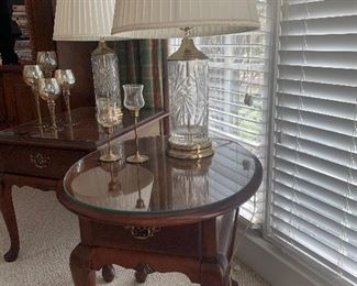 Broyhill Wood Oval end Table with Queen Anne Legs
