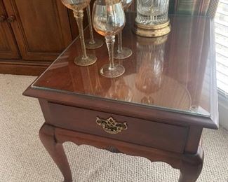 Broyhill Wood End Table with Queen Anne Legs