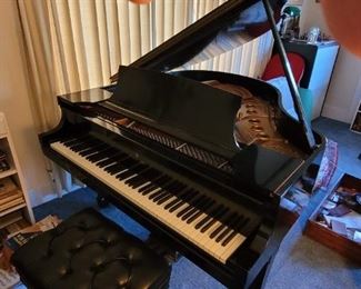 Clasic Steinway Baby Grand Piano, recently  refurbished to like new condition!