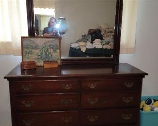 Kling Mahogany Dresser - 8 Drawer with Mirror