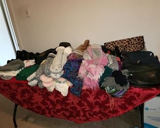 Scarfs - Gloves - Purses