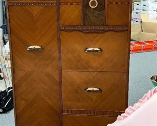 Beautiful Armoire 1940! Cedar Lined!