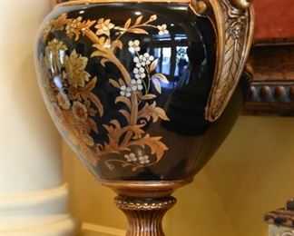 large decorative jar/urn