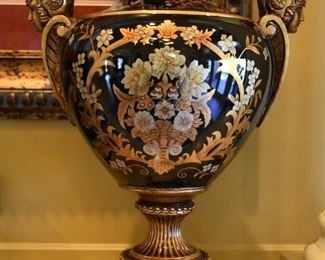large decorative jar/urn