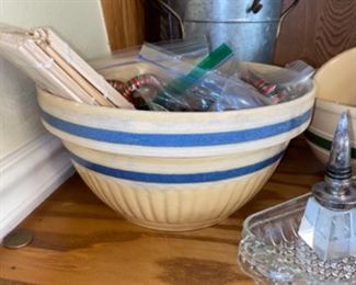 Somebody needs to come buy this bowl quick before I buy it to go with its big brother I have at home!