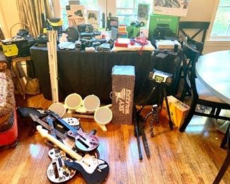 Huge selection of Xbox, Nintendo, Wii gaming equipment & games, cameras, camera equipment, and tons of fun stuff!