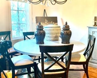Round pedestal dining table & chairs