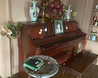 UPRIGHT KIMBALL PIANO WITH BENCH