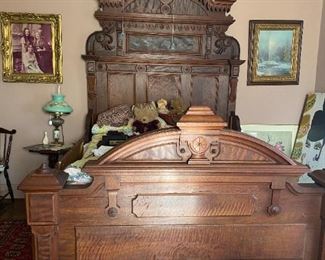 LARGE VICTORIAN WALNUT BED