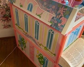 VINTAGE DOLL HOUSE