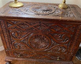 ANTIQUE TRUNK
