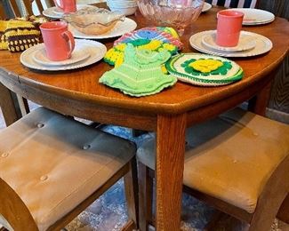 Oak table & 6 chairs