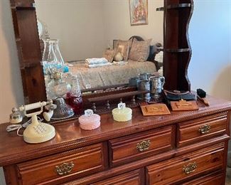 Dresser w/mirror