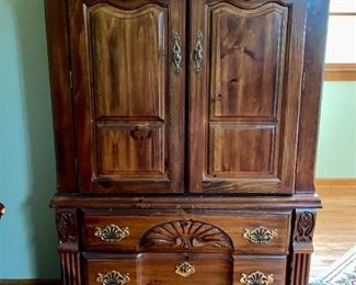 Armoire (king-bed suite)