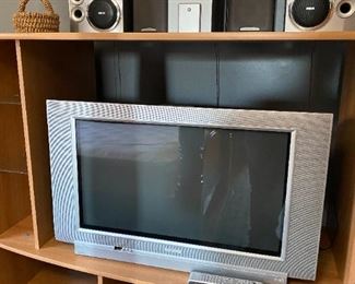 TV   approx 40"  and sound components 