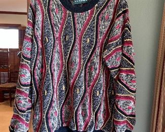 Tundra Brand Sweater Size Medium 
