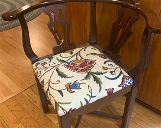 Statesville Ross Mahogany corner chair