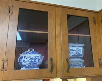 Blue and white pieces