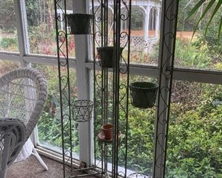 Foldable screen for plants