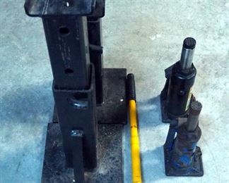 Heavy Duty Steel Jack Stands, And Bottle Jacks, Total Qty 4
