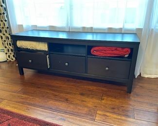 Entertainment stand
$100
5’w
22.5t
18d