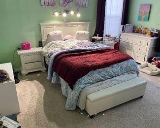Queen Bed $300
65w
52”t