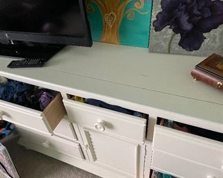 White Dresser $150 37t
70w
19d