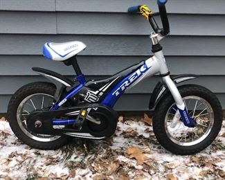 Kids Heavy Duty Trek Bike, excellent condition, training wheels included.